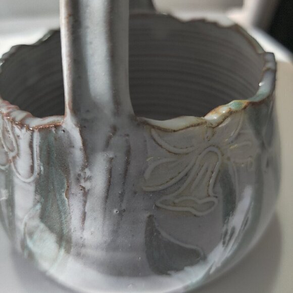 Art Pottery, Artist Signed by Priscilla Eggen, Handthrown Basket with flowers - Picture 5 of 8